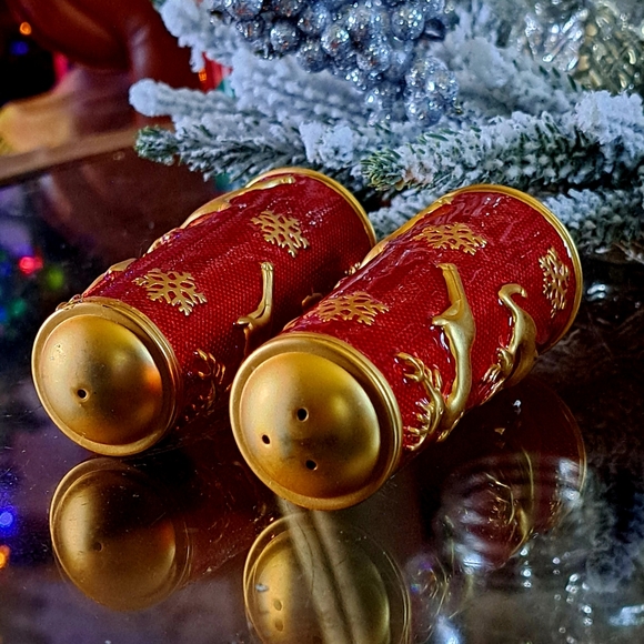 Bombay Company Salt and Pepper Shaker Set Reindeer Snowflake Holiday. NWOT - Picture 7 of 9